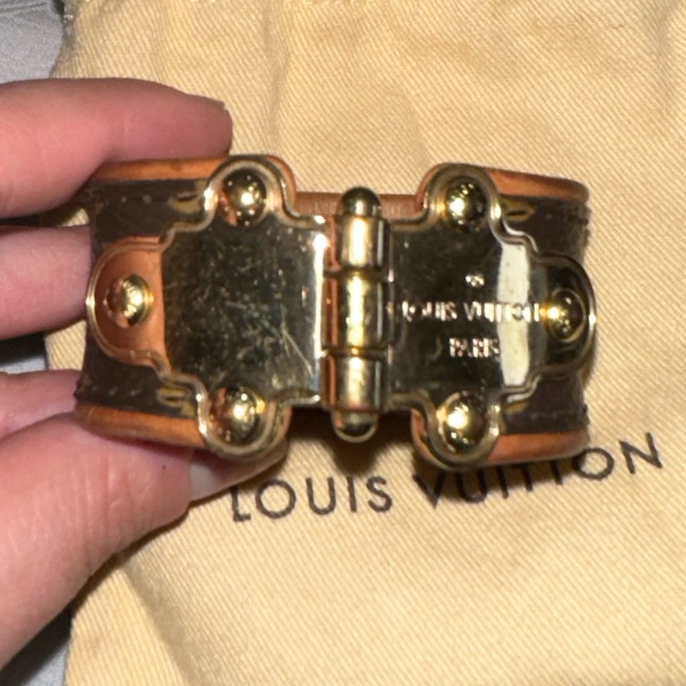 Louis vuttion bracelet